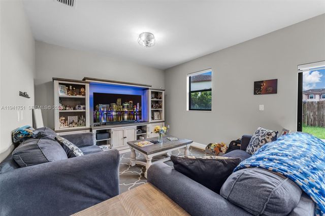 3763 SE 2nd St, Homestead, FL 33033