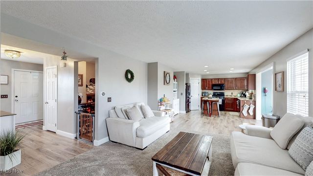 9905 Creekside Way, Streetsboro, OH 44241