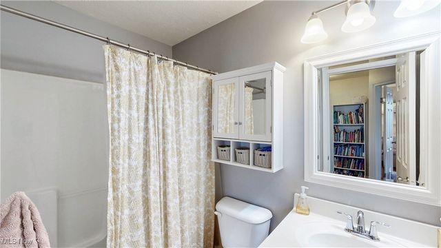 9905 Creekside Way, Streetsboro, OH 44241