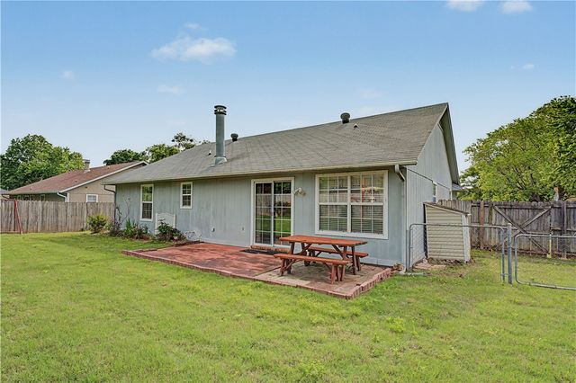 1884 Albany Street, Fayetteville, AR 72704