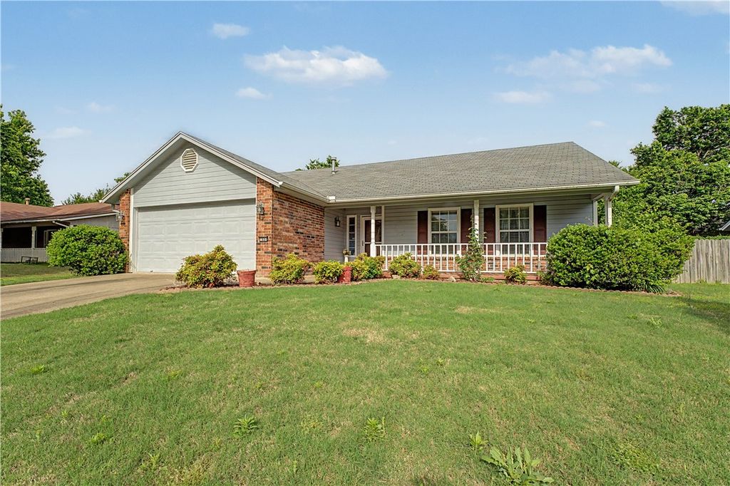 1884 Albany Street, Fayetteville, AR 72704