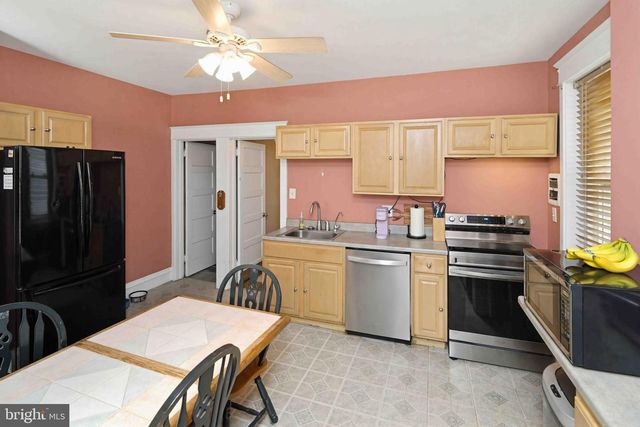 421 DERSTINE AVE, Lansdale, PA 19446