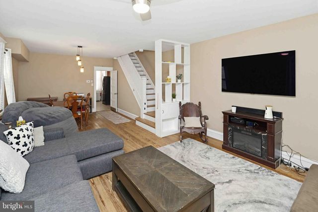 421 DERSTINE AVE, Lansdale, PA 19446