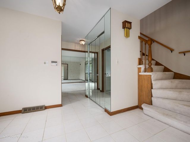 2626 Farnsworth Lane, Northbrook, IL 60062