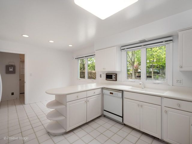 2626 Farnsworth Lane, Northbrook, IL 60062