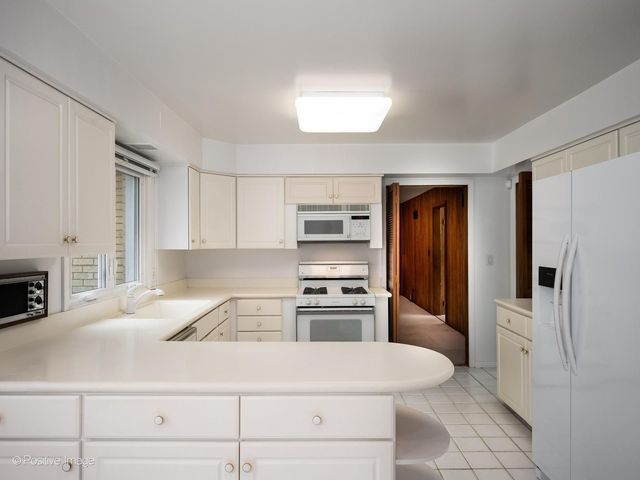 2626 Farnsworth Lane, Northbrook, IL 60062