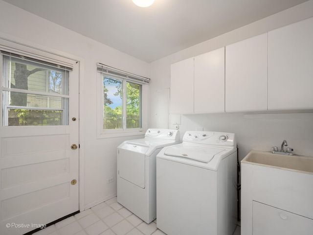 2626 Farnsworth Lane, Northbrook, IL 60062