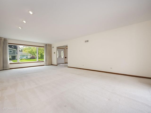 2626 Farnsworth Lane, Northbrook, IL 60062