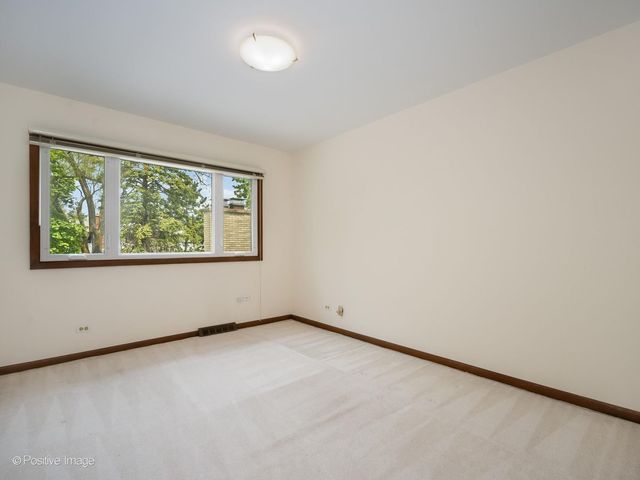 2626 Farnsworth Lane, Northbrook, IL 60062