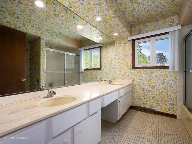 2626 Farnsworth Lane, Northbrook, IL 60062