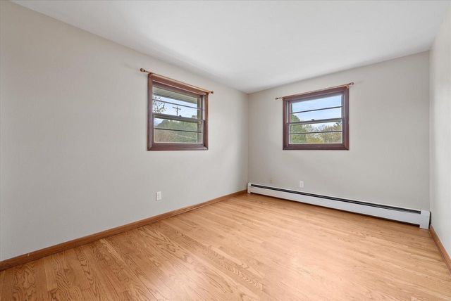 W56N710 Hawthorne AVENUE, Cedarburg, WI 53012