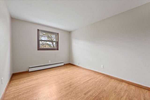W56N710 Hawthorne AVENUE, Cedarburg, WI 53012