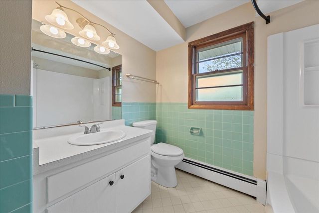 W56N710 Hawthorne AVENUE, Cedarburg, WI 53012