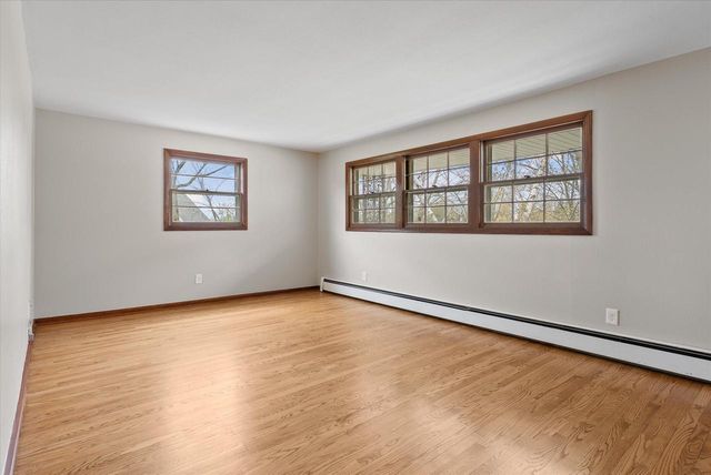 W56N710 Hawthorne AVENUE, Cedarburg, WI 53012