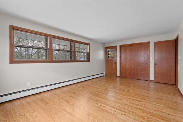 W56N710 Hawthorne AVENUE, Cedarburg, WI 53012
