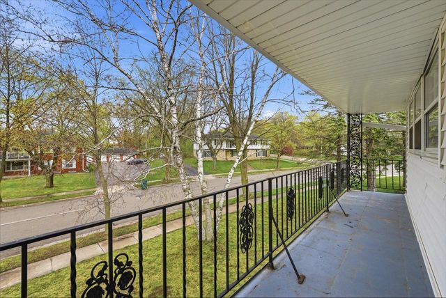 W56N710 Hawthorne AVENUE, Cedarburg, WI 53012