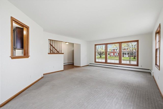 W56N710 Hawthorne AVENUE, Cedarburg, WI 53012