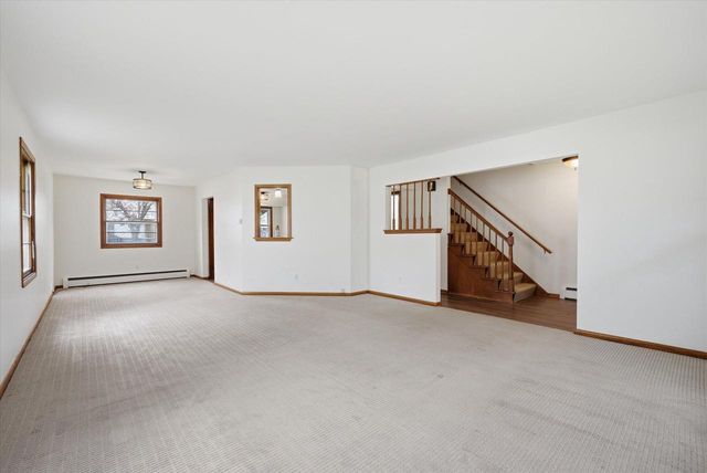 W56N710 Hawthorne AVENUE, Cedarburg, WI 53012