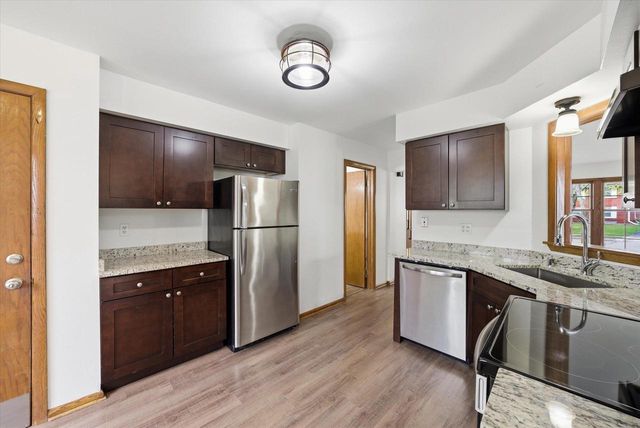 W56N710 Hawthorne AVENUE, Cedarburg, WI 53012