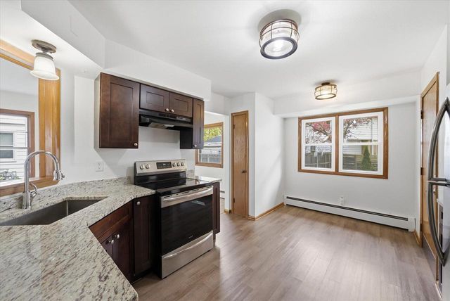 W56N710 Hawthorne AVENUE, Cedarburg, WI 53012