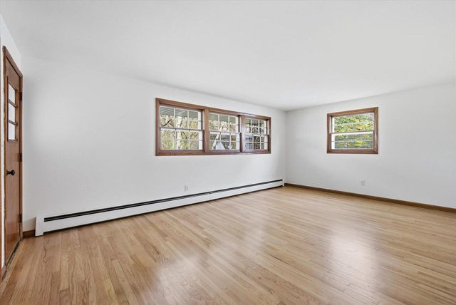 W56N710 Hawthorne AVENUE, Cedarburg, WI 53012