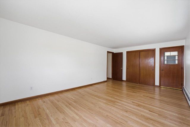 W56N710 Hawthorne AVENUE, Cedarburg, WI 53012