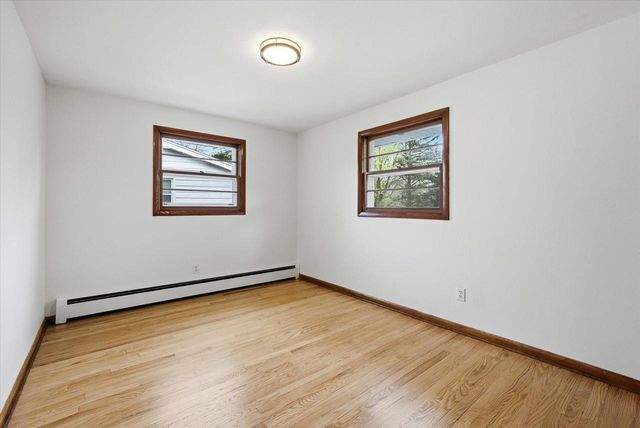 W56N710 Hawthorne AVENUE, Cedarburg, WI 53012