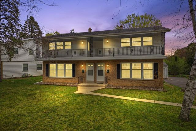 W56N710 Hawthorne AVENUE, Cedarburg, WI 53012
