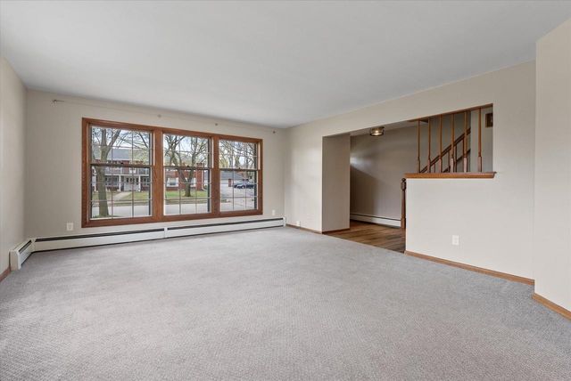 W56N710 Hawthorne AVENUE, Cedarburg, WI 53012