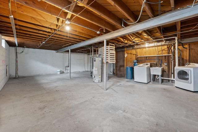 W56N710 Hawthorne AVENUE, Cedarburg, WI 53012