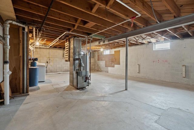 W56N710 Hawthorne AVENUE, Cedarburg, WI 53012