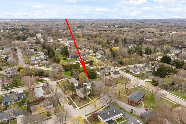 W56N710 Hawthorne AVENUE, Cedarburg, WI 53012