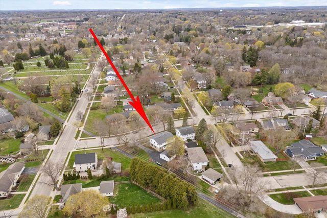 W56N710 Hawthorne AVENUE, Cedarburg, WI 53012