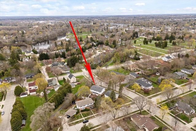 W56N710 Hawthorne AVENUE, Cedarburg, WI 53012
