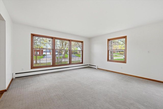 W56N710 Hawthorne AVENUE, Cedarburg, WI 53012