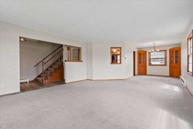 W56N710 Hawthorne AVENUE, Cedarburg, WI 53012