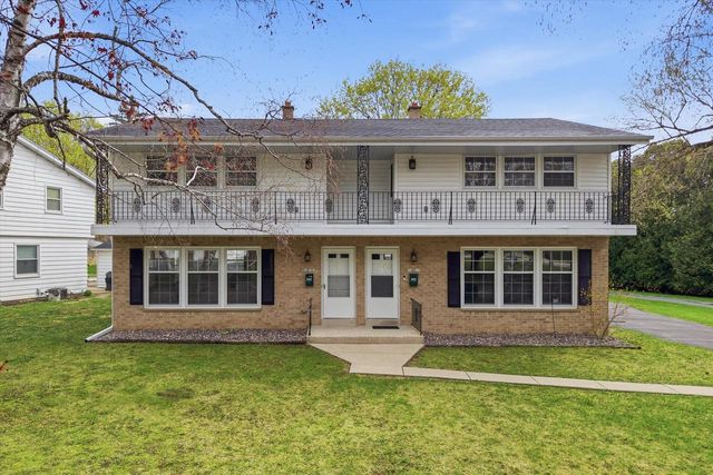 W56N710 Hawthorne AVENUE, Cedarburg, WI 53012