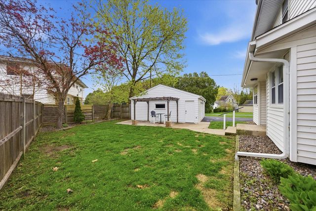 W56N710 Hawthorne AVENUE, Cedarburg, WI 53012