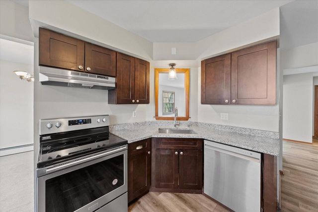 W56N710 Hawthorne AVENUE, Cedarburg, WI 53012