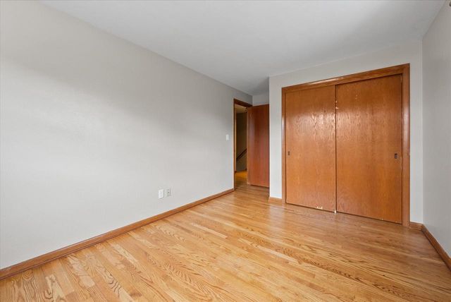 W56N710 Hawthorne AVENUE, Cedarburg, WI 53012
