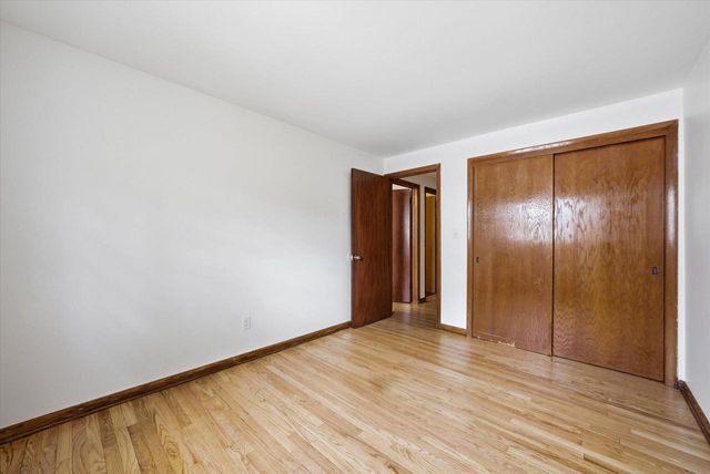 W56N710 Hawthorne AVENUE, Cedarburg, WI 53012