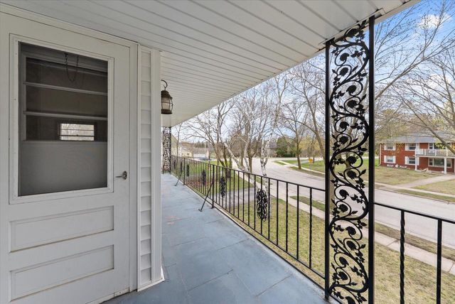 W56N710 Hawthorne AVENUE, Cedarburg, WI 53012