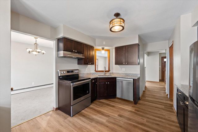 W56N710 Hawthorne AVENUE, Cedarburg, WI 53012