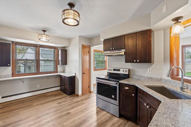 W56N710 Hawthorne AVENUE, Cedarburg, WI 53012