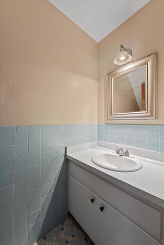 W56N710 Hawthorne AVENUE, Cedarburg, WI 53012