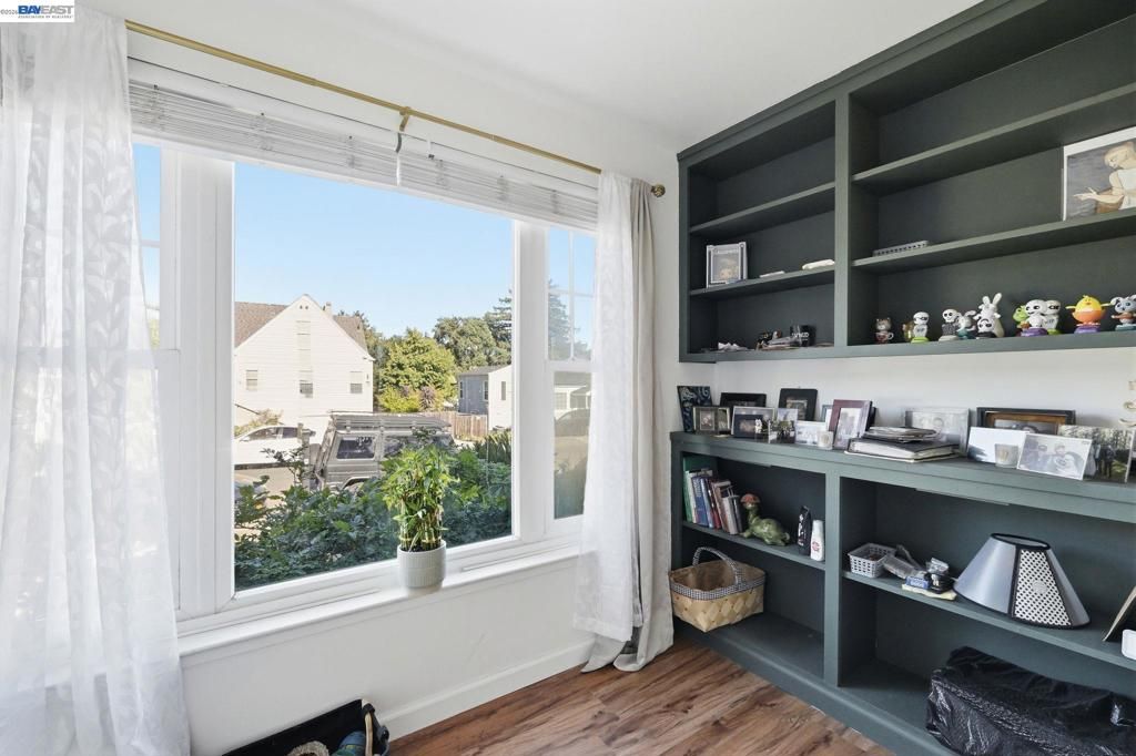 Image 14 of property listing at 137 Viewmont Avenue, Vallejo, CA 94590