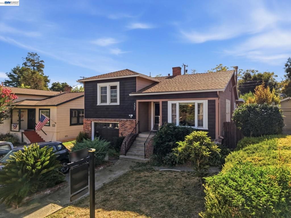 Image 2 of property listing at 137 Viewmont Avenue, Vallejo, CA 94590