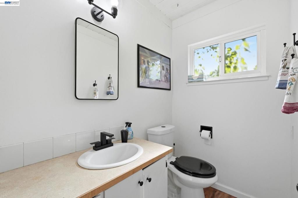 Image 24 of property listing at 137 Viewmont Avenue, Vallejo, CA 94590