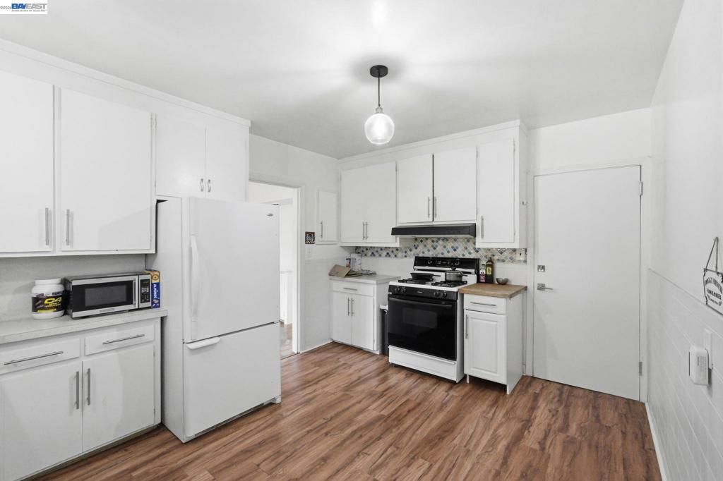 Image 27 of property listing at 137 Viewmont Avenue, Vallejo, CA 94590