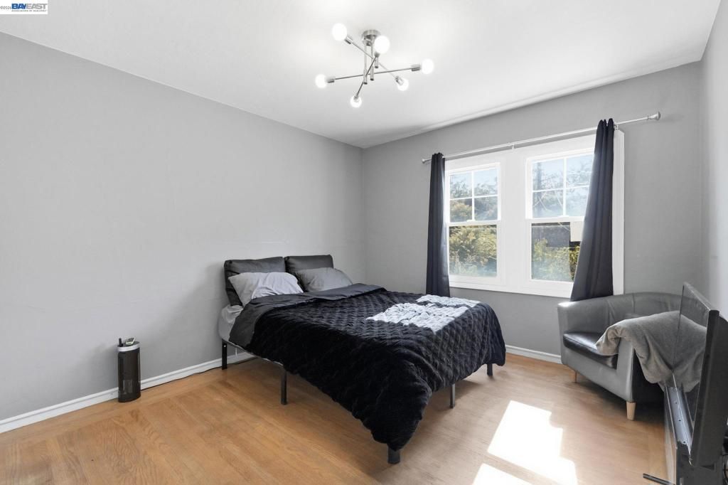 Image 32 of property listing at 137 Viewmont Avenue, Vallejo, CA 94590